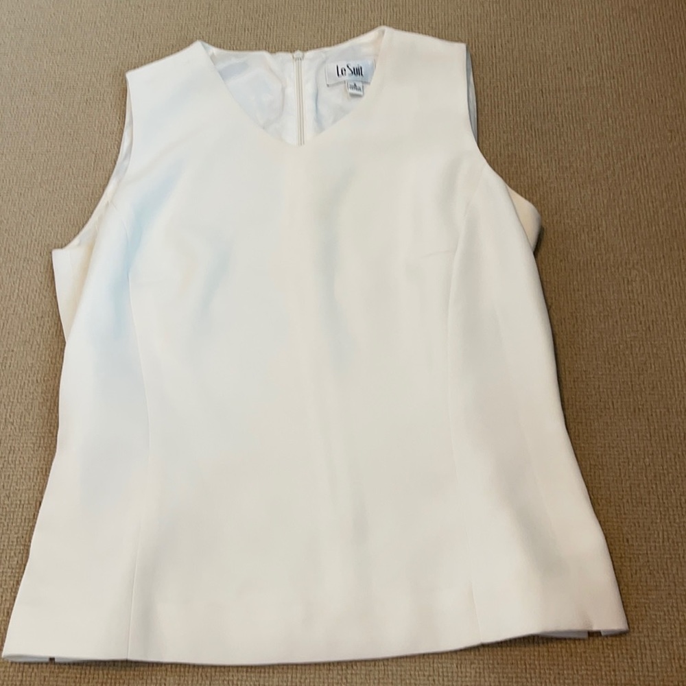 LeSuit size six white blouses